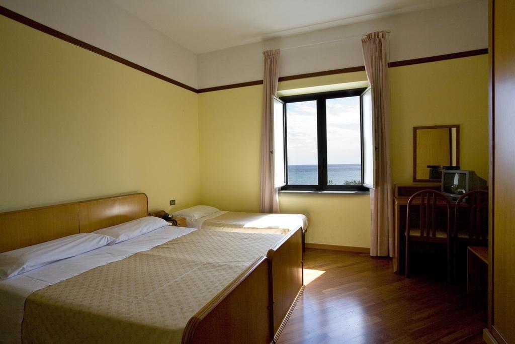 Hotel Vittoria Sapri Room photo